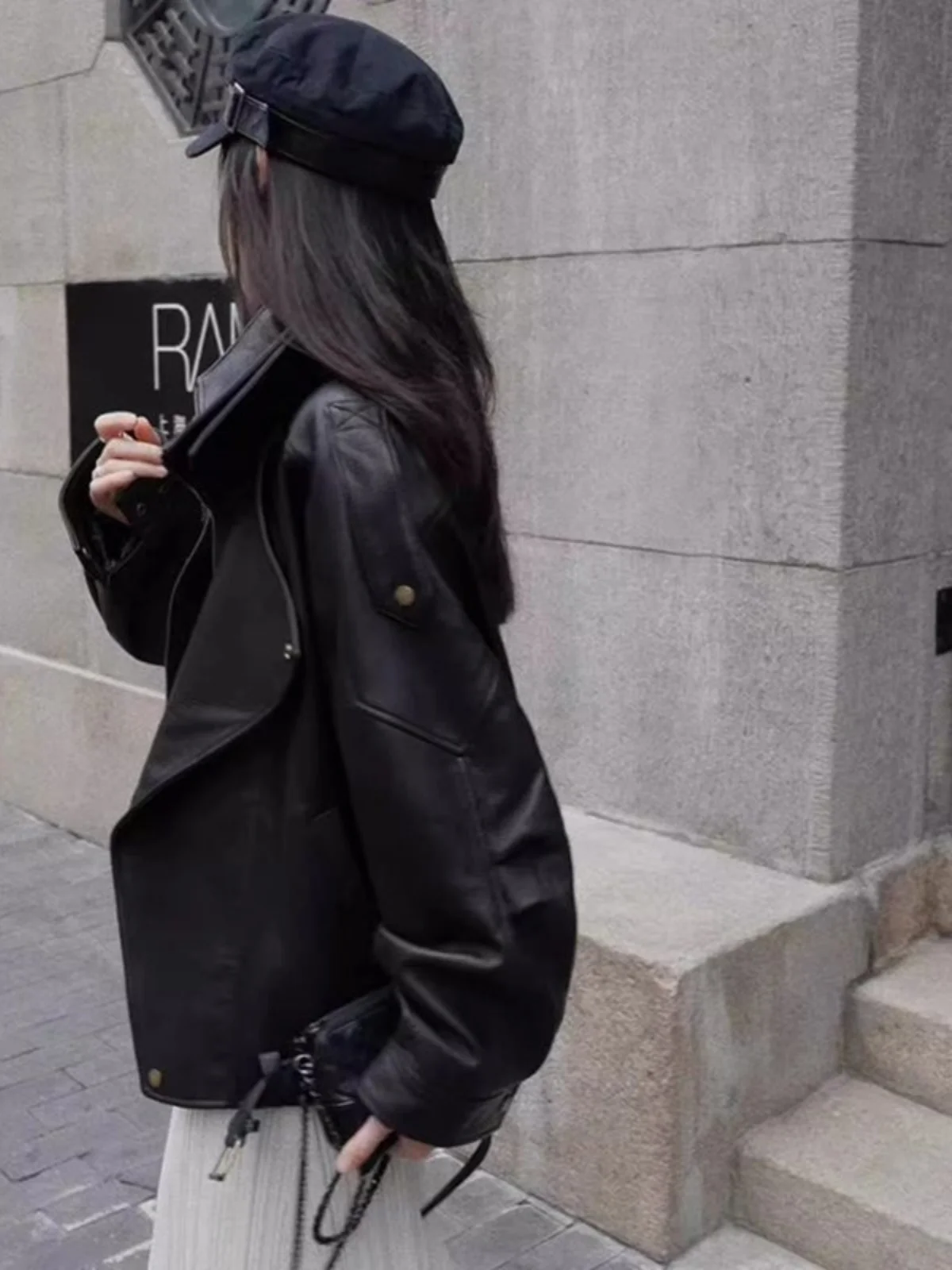 جاكيت جلد أمريكي ريترو للنساء، موديل شتاء 2025 الجديد، ملابس دراجات نارية فاخرة وعصرية للشارع