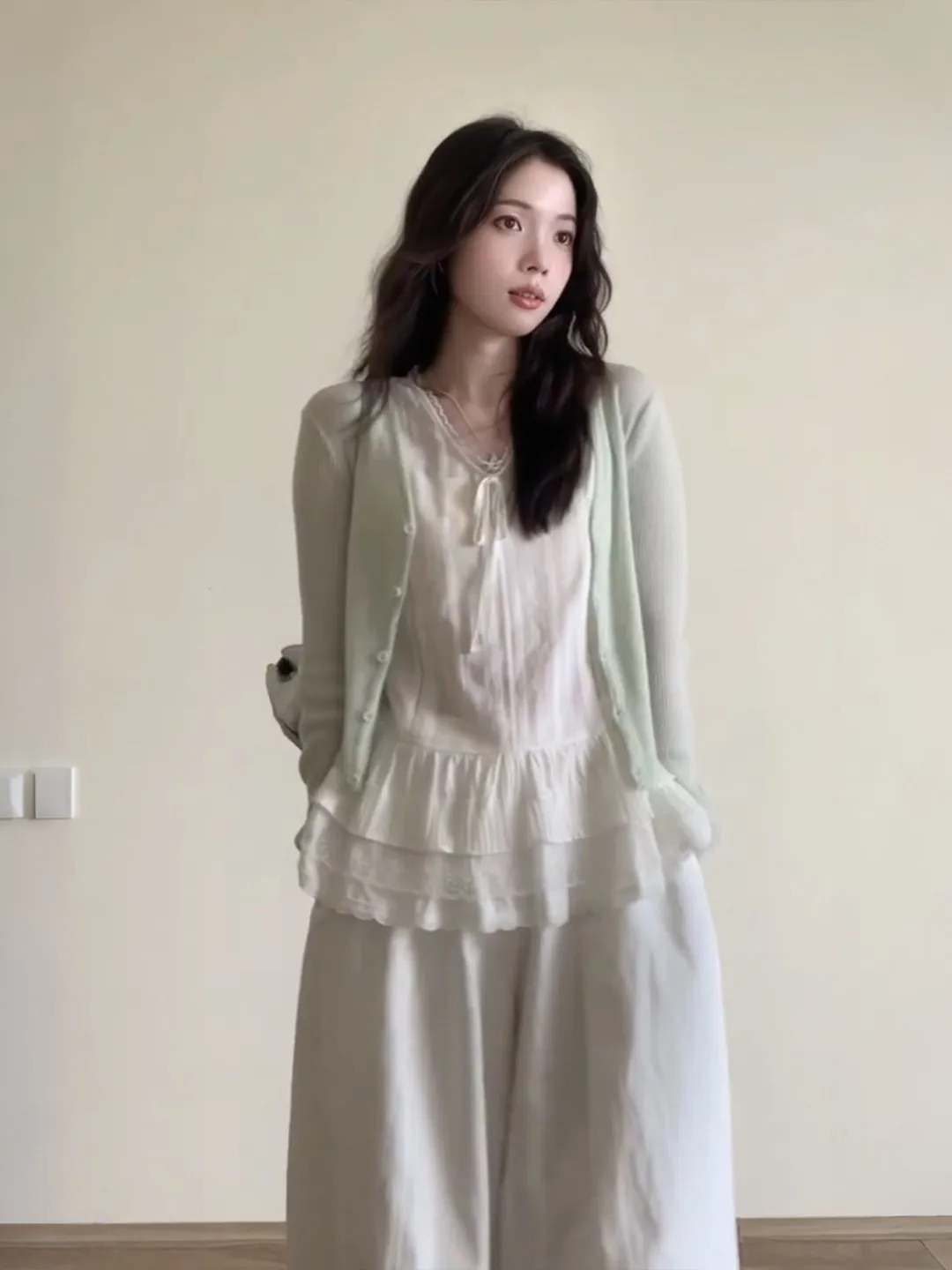 

Женская летняя майка с V-образным вырезом, кружевной отделкой и поясом, для активного отдыха, утягивающая, уникальная, очень красивая, повседневная, в стиле кэжуал