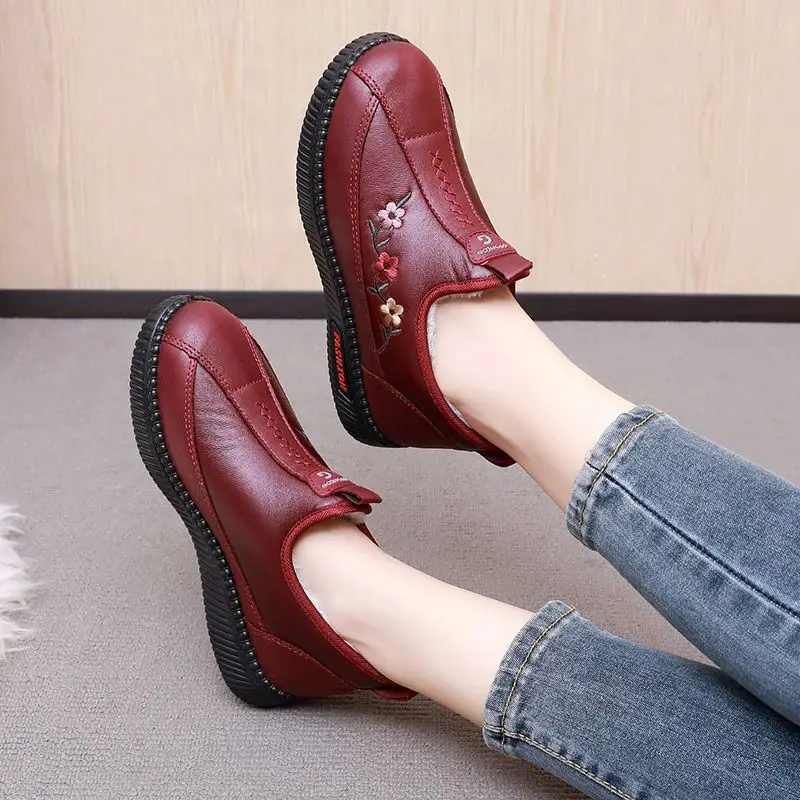 Ladies emboridery thick fur moccasins woman slip on sneakers female shoes winter plush loafers 2024 mom's flats