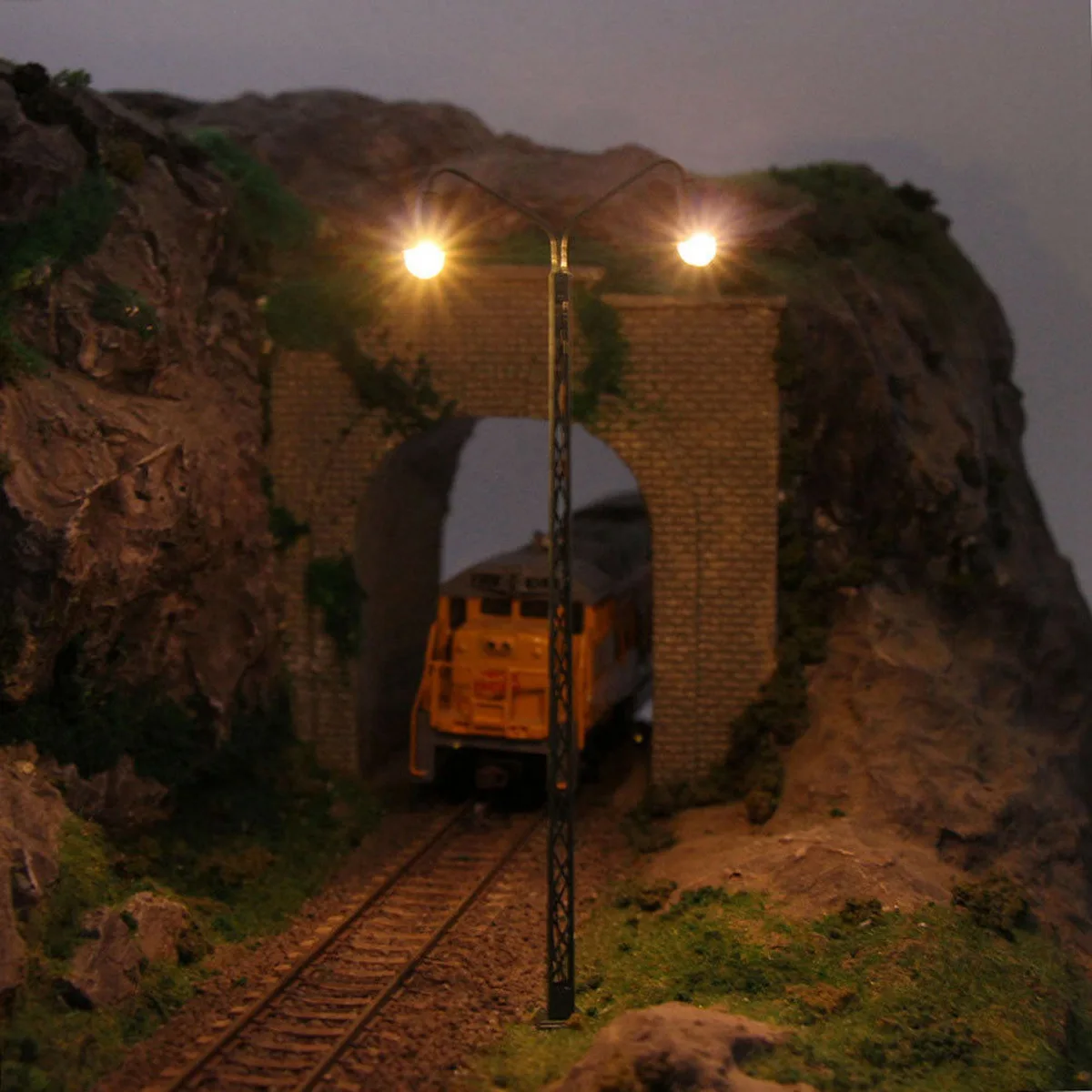 Lámpara de ferrocarril modelo 5 piezas, luz mástil de celosía, escala 1:87, luz de calle LED, diseño de tren, juguetes, decoración de jardín, manualidades