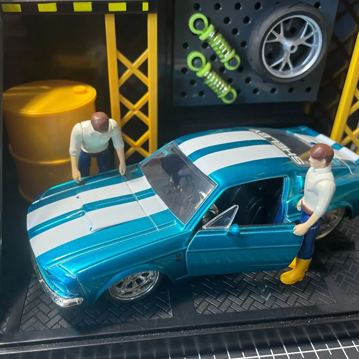 1/32 ออโตบอท G1 แอนิเมชั่นตัวละครสไปค์ตัวละครของเล่น MP เสาลงแอ็คชั่นฟิกเกอร์