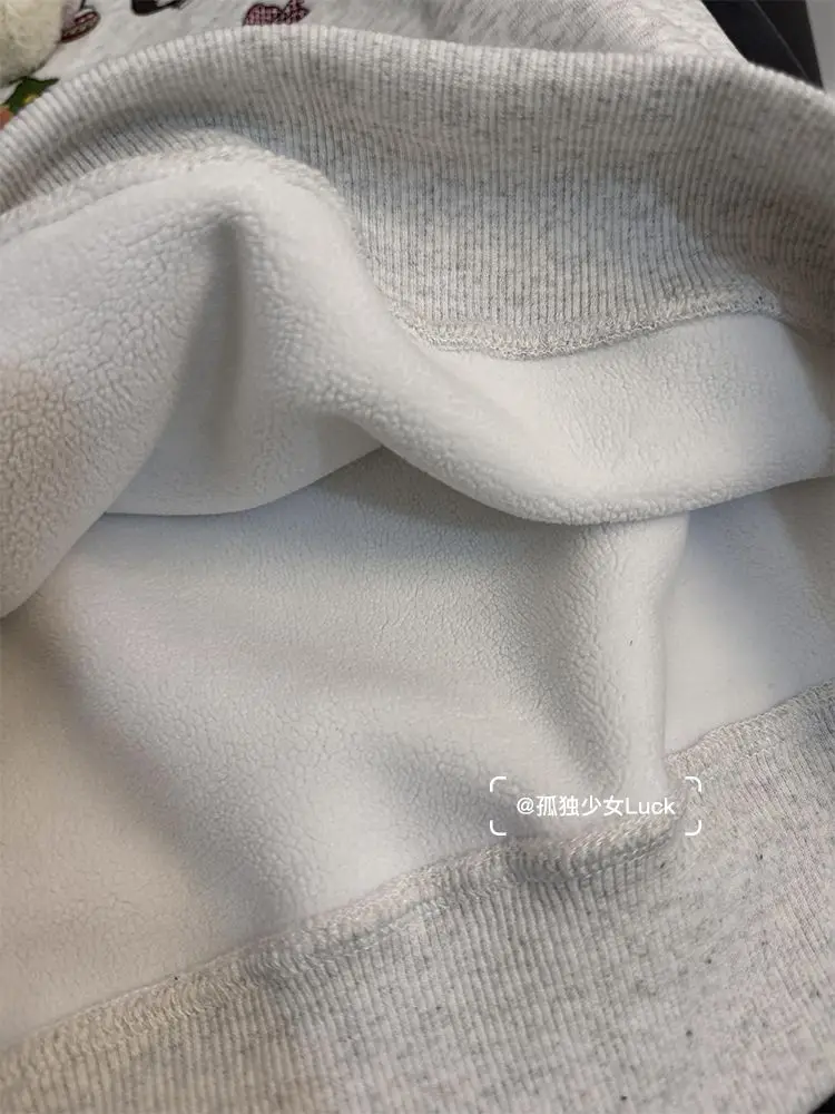 Retro contrasting hooded sweatshirt for women in autumn and winter, color blocking and velvet top, casual jacket trend