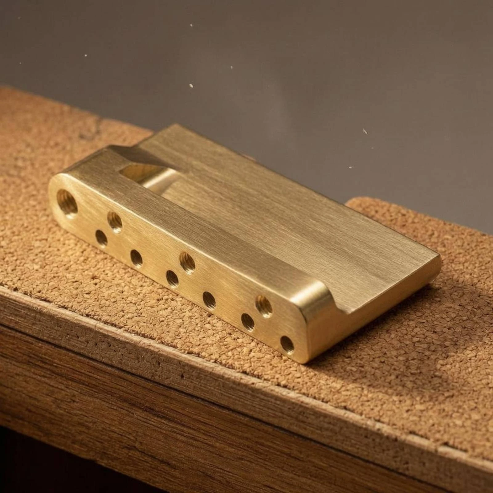 Brass Guitar Bridge Block Recessed Opening Tremolo Bridge Base Instrument Hardware Rounded Edges Wear-Resistant
