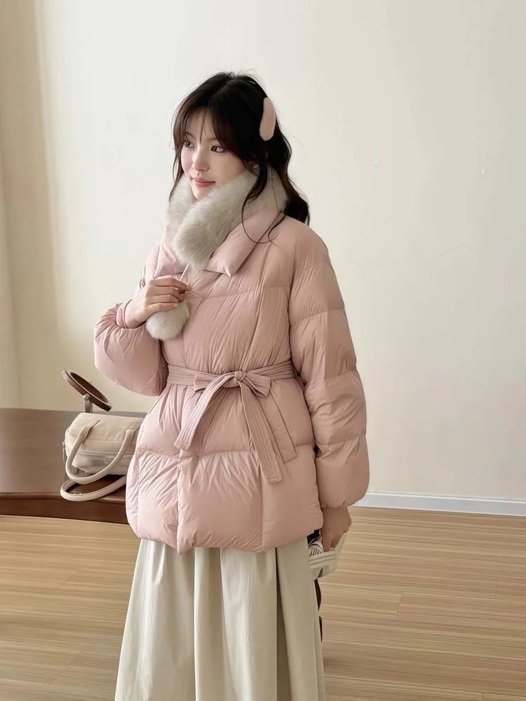 2025年冬 レディース ファッション ナチュラルファー襟付きダウンジャケット ブラック 厚手 パファージャケット サッシュ付き 暖かい 女性用アウター INKEO DJ541