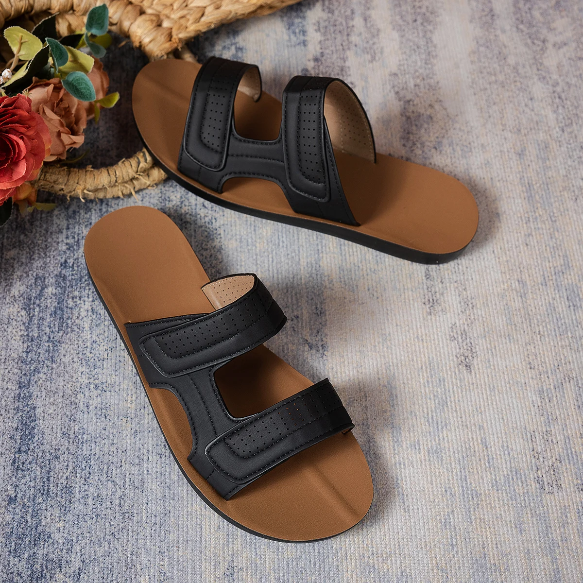 Modische Damen-Sandalen mit doppeltem Riemen, ausgehöhlt, bequem, atmungsaktiv, weiche Passform, verschleißfeste Polyurethan-Außensohle – Detail 11