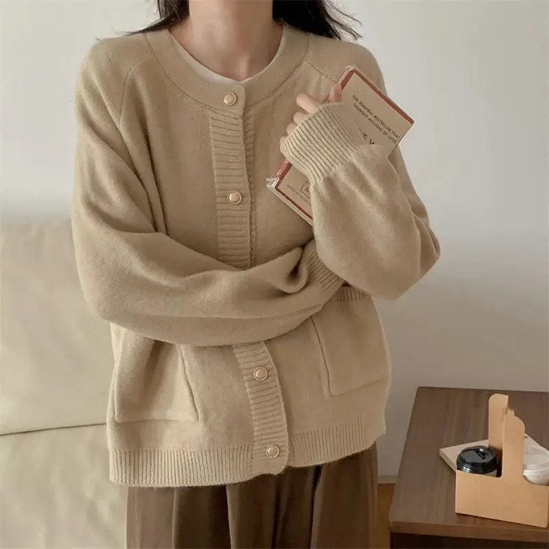 

Loose Sweater Jacket for Women in Autumn and Winter Fashion Small Fragrance Style Knitted Cardigan Top