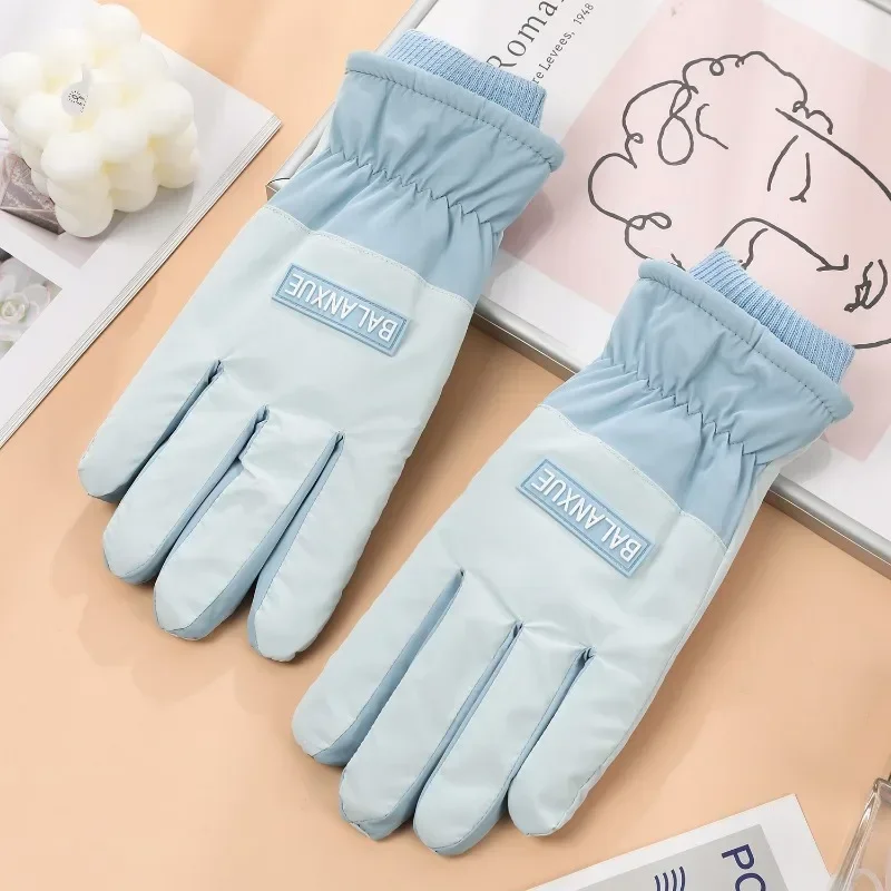 قفازات دافئة للنساء شتوية مخملية مقاومة للرياح ومقاومة للماء ومضادة للانزلاق لركوب الدراجات في الهواء الطلق وقفازات شاشة لمس مقاومة للبرد