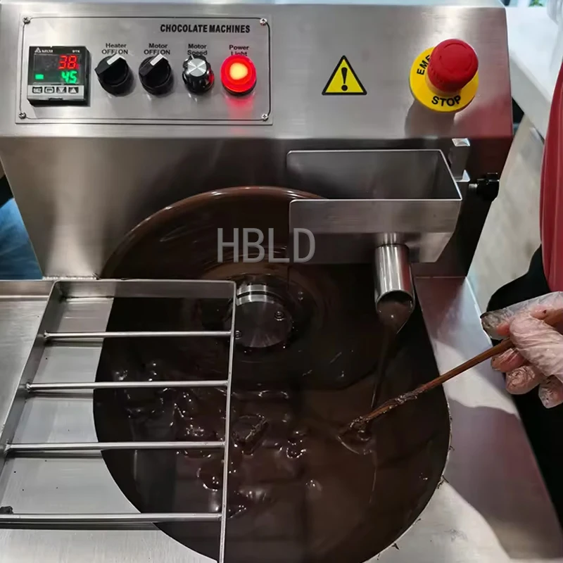 Continuous Mini Chocolate Tempering Coating Machine With Vibrating Function
