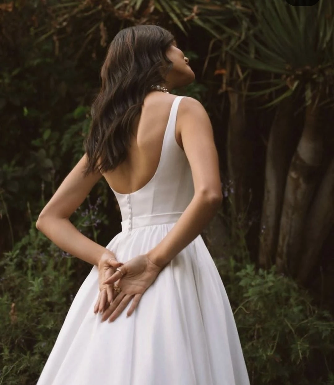 Robe de mariée élégante à bretelles spaghetti A-ligne, longueur au sol, dos nu, train de balayage, personnaliser pour mesurer les patients, quel que soit le satin ivoire