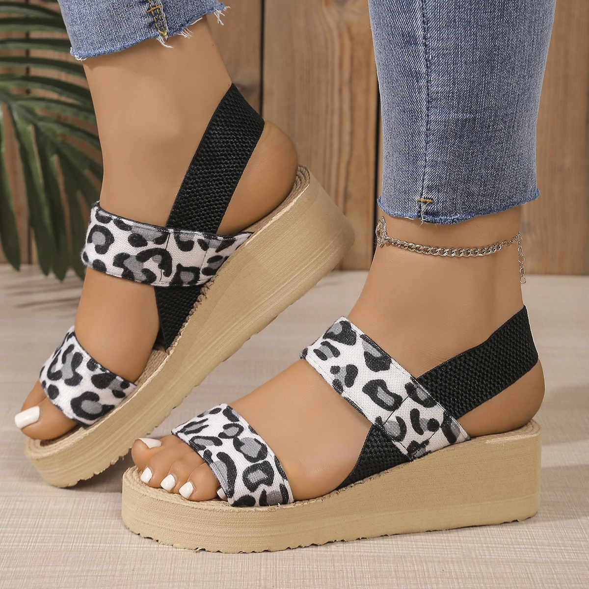 

2025 Women Wedge Sandals New Comfort Thick Sole Beach Shoes for Woman Fashion Leopard Print Lightweight Platform Sandals Women