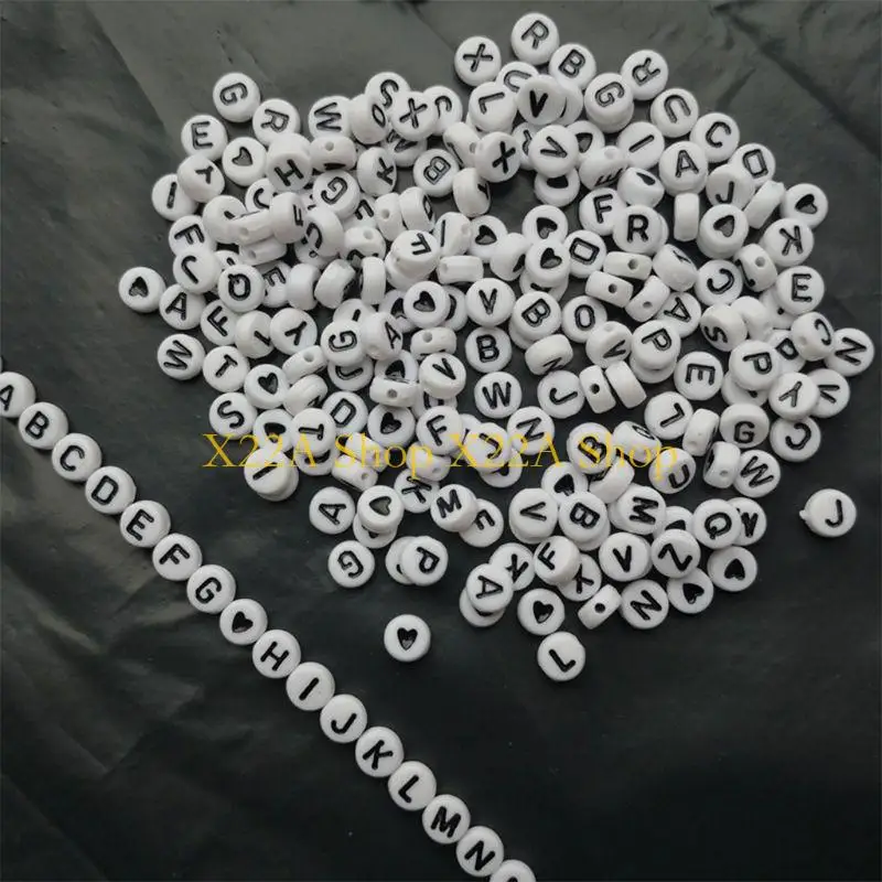 

Уникальные 1200pcs A-Z буквы алфавит Сердце белые круглые акриловые бусины