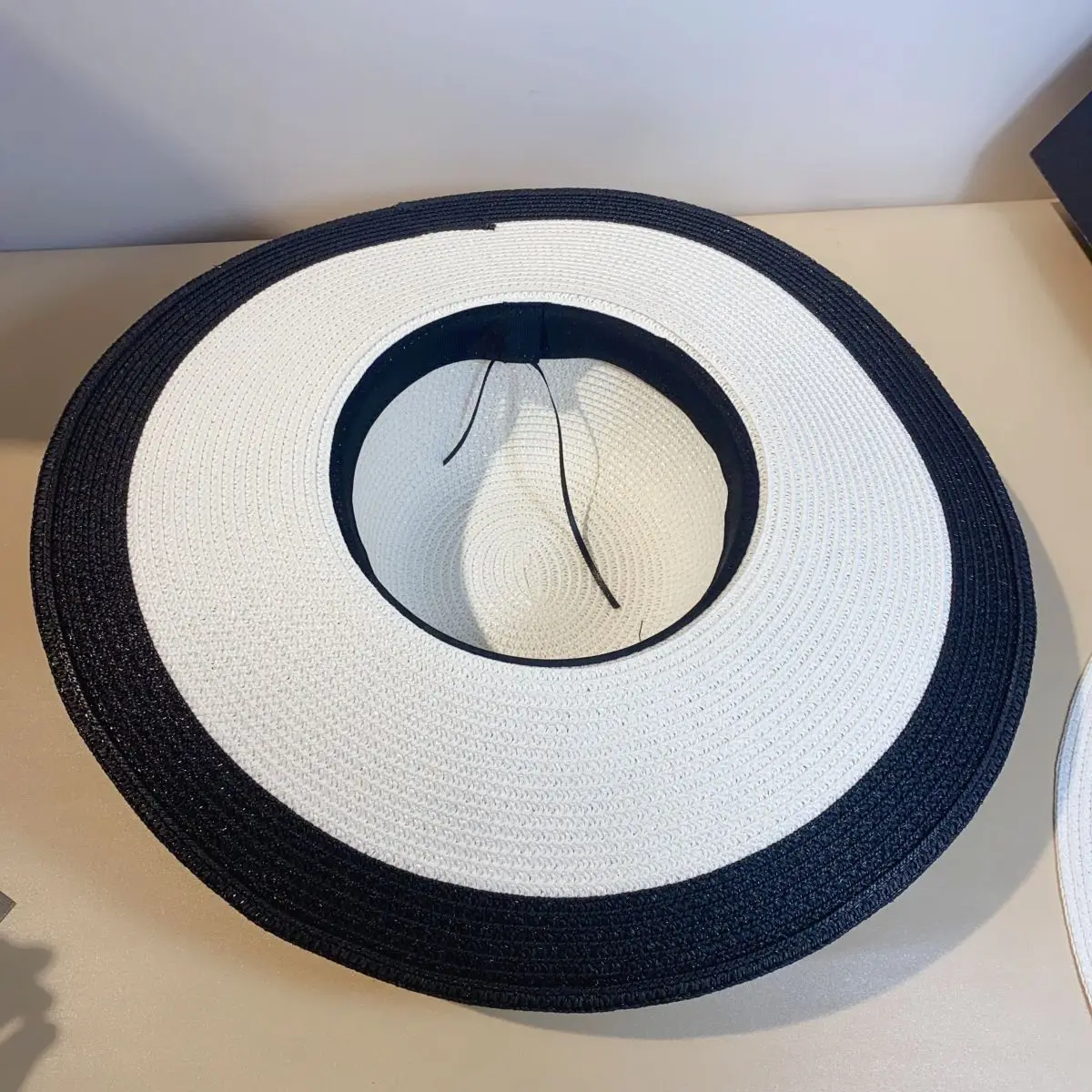 Summer straw hat female small fragrant wind pearl color matching large eaves fine straw beach hat seaside holiday sun protection