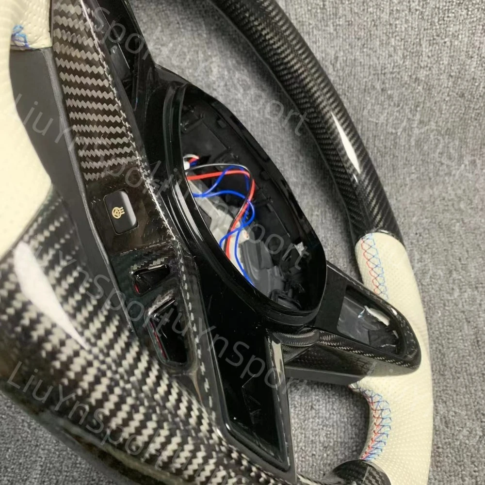 Beheiztes weißes Leder-Carbonfaser-Sportwagen-Lenkrad für BMW G01 G02 G20 G30 G80 G82 X3M X5M G15 mit Carbon-Tastenrahmen – Detail 4
