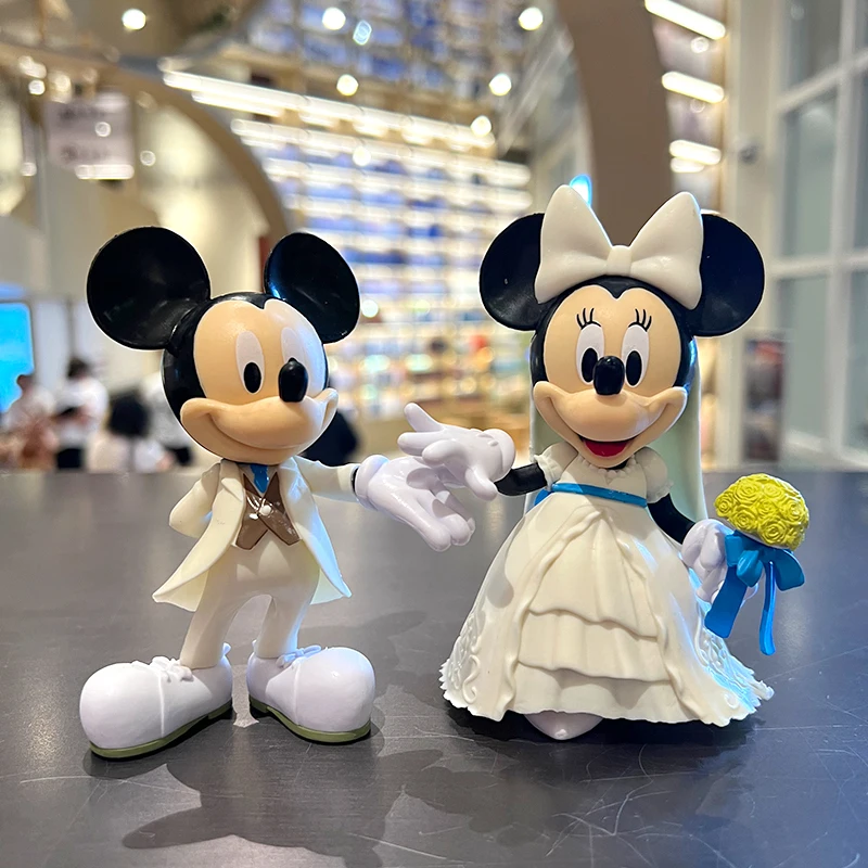 Mickey Minnie Wedding White Wedding Dress Donald Duck Hand Cake Decoration Certificate Doll Decoration Model Toys