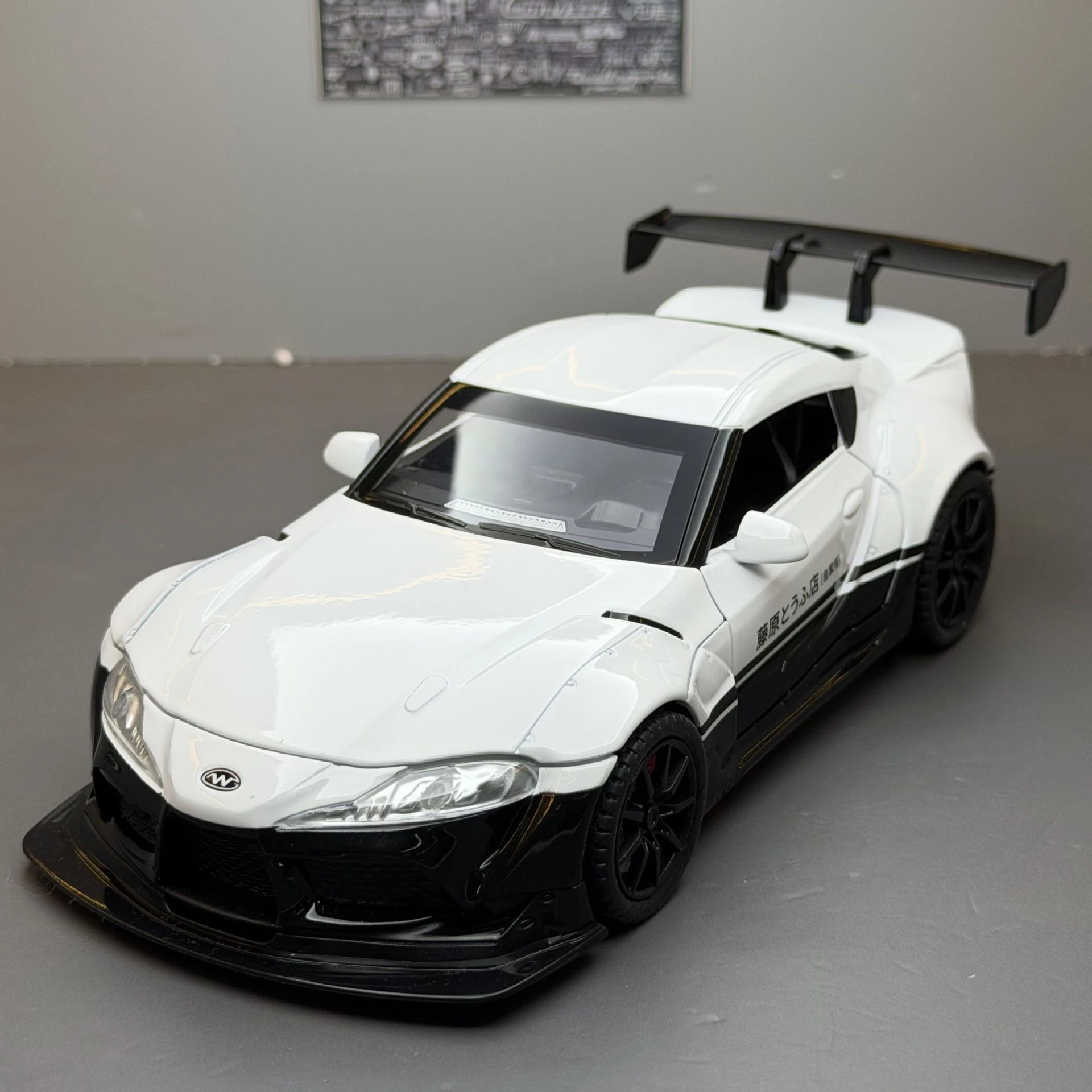 

1:22 гоночный автомобиль Supra, модель спортивного автомобиля из сплава, литье под давлением, металлическая модель игрушечного автомобиля, звуковой свет, коллекция, подарки для детей