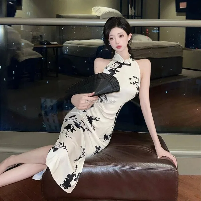 فستان صيفي صيني تقليدي جديد لعام 2025 موضة شيونغسام مثير بدون أكمام فساتين حفلات تشيباو الأنيقة