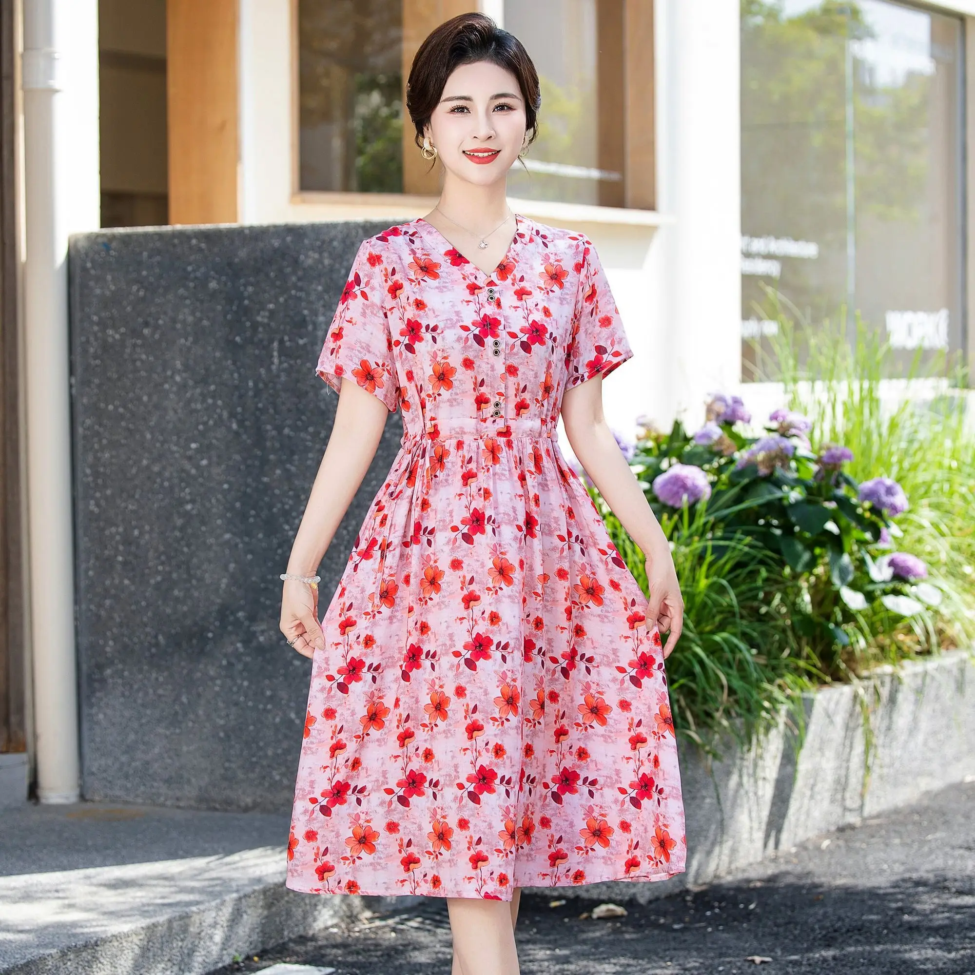 ชุดเดรสแขนสั้นลายดอกไม้ฤดูร้อนใหม่มีสไตล์และสง่างามสไตล์ความยาวปานกลางทันสมัย