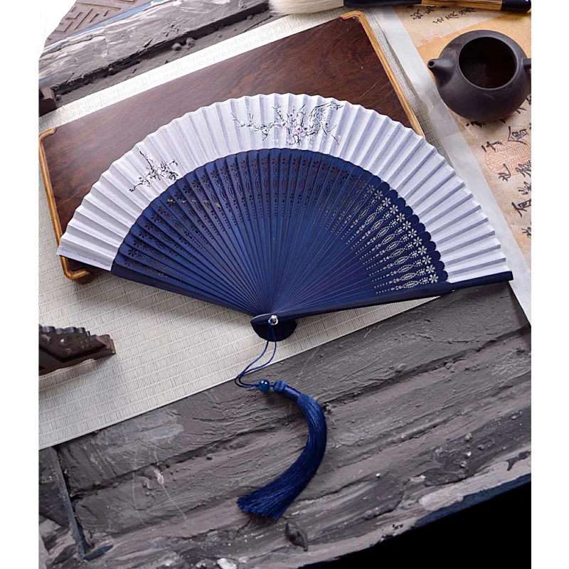 

Portable Handheld Silk Fan Performance Fan Men's Women's Hollow Carving Traditional Chinese Sle Gift Fan for All Ages