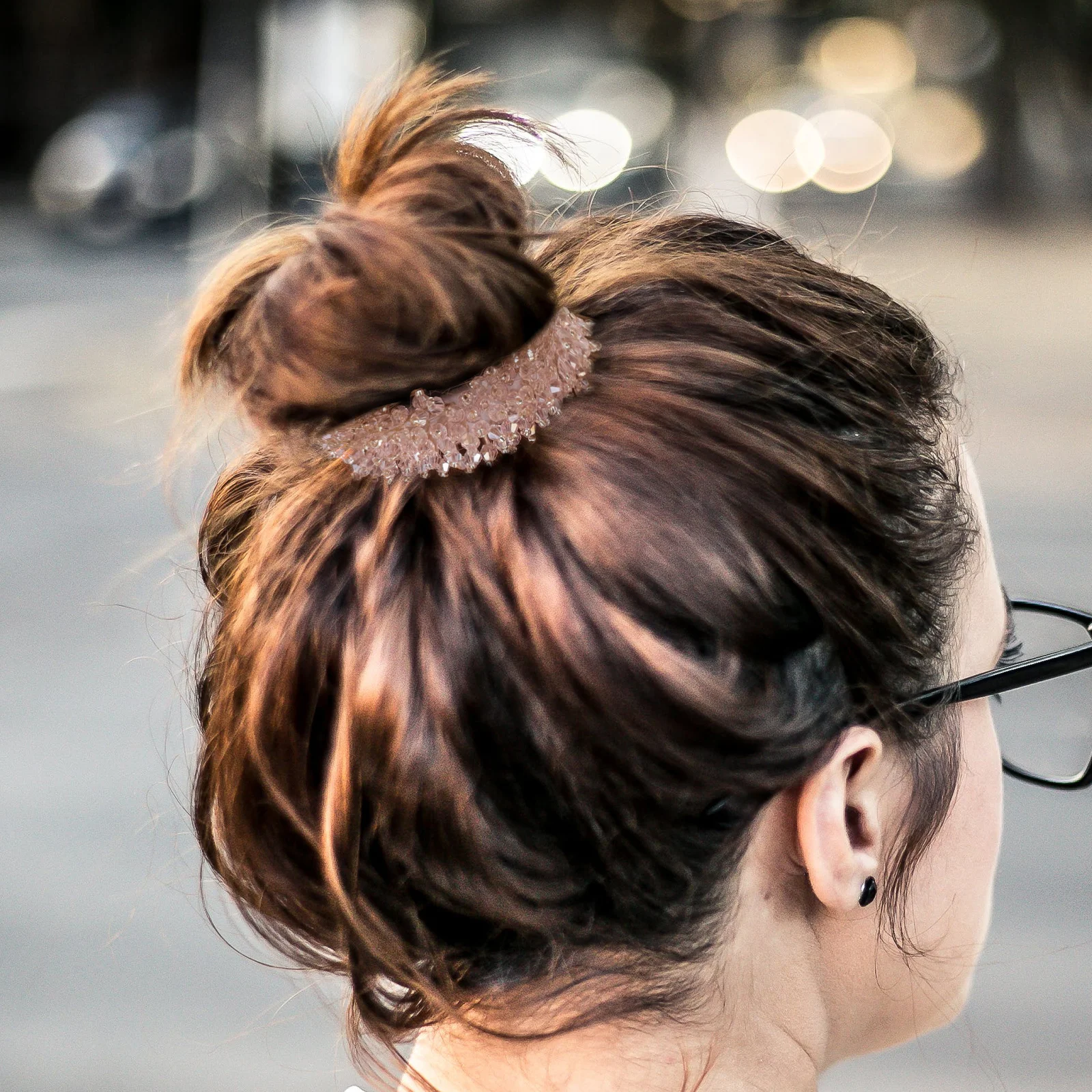 

Lightweight Rhinestone Hair Bun Maker Twist Long Hair Accessory Quick Stylish Bun Maker for Effortless Hairstyles