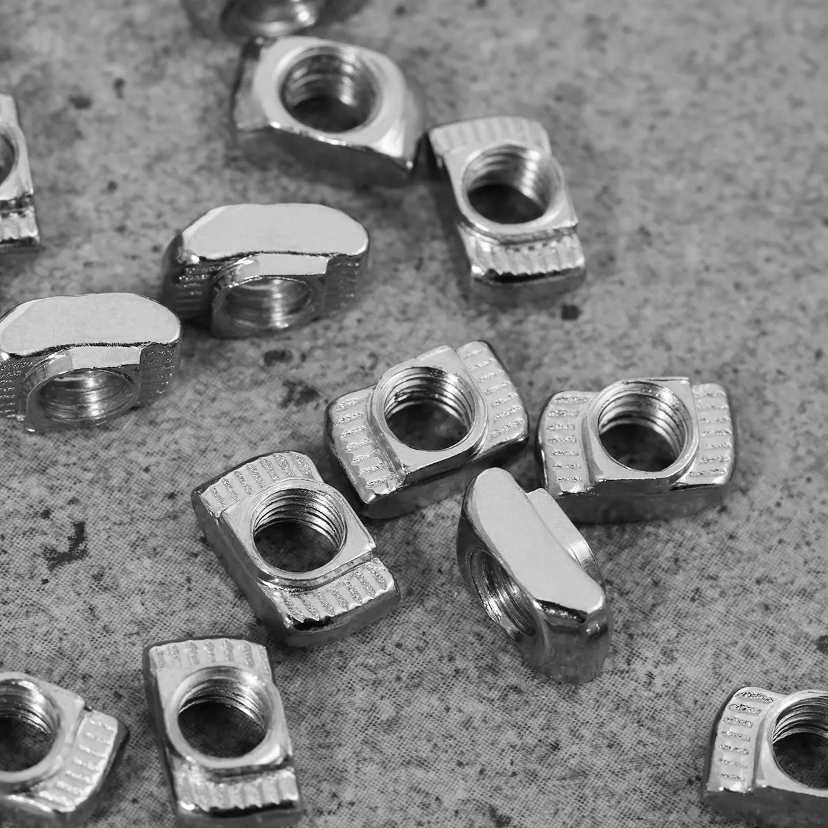 100Pcs T-Nut Carbon Steel M5 Thread Hammer Nut Suitable for 20x20mm European Aluminum Profile Slot Extrusions T-Nut