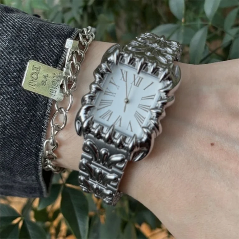 

Retro Creative Unique Quartz Watches Men Square Y2k Silver Black Demon Claw Design Alabaster Industries Devil Male Clock Relogio