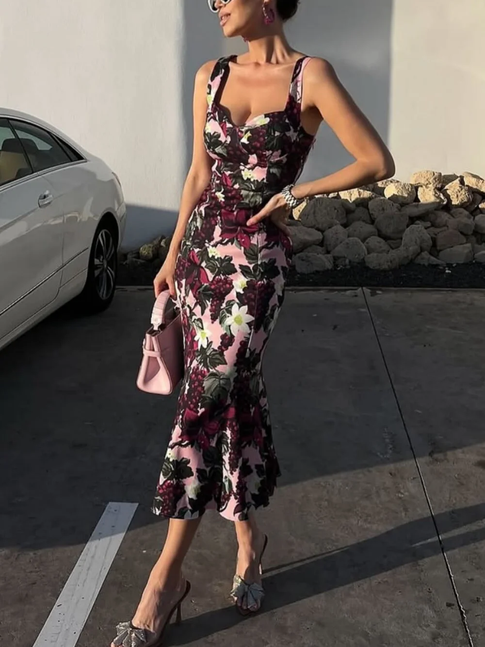 เดรสสายเดี่ยวสไตล์วินเทจลำลองสำหรับผู้หญิง ลายผลไม้ ดีไซน์ทรงทรัมเป็ตแบบหยัก ฤดูใบไม้ผลิ ฤดูร้อน 2025 ชุดเที่ยวทะเล แฟชั่น