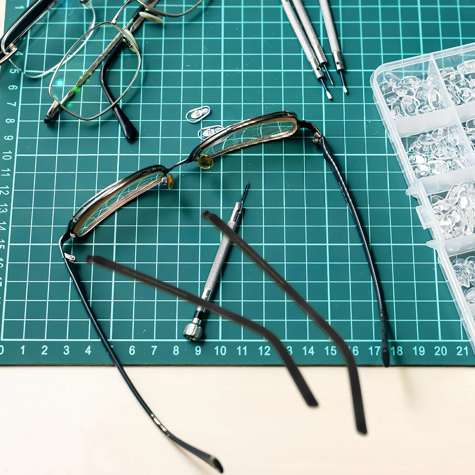 1 Para Metalowych Zauszników do Okularów Uniwersalne Nóżki do Okularów Stop Wytrzymały Część Zamienna Czarny Otwór 1,5 mm