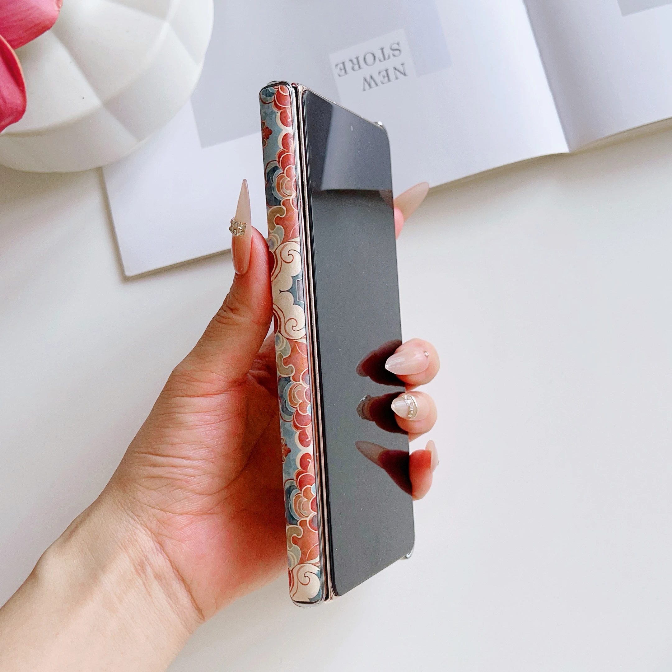 Für Samsung Galaxy Z Fold 8 Ultra Z Fold 8 7 6 5 Hülle mit Fisch- und Blumenmuster, stoßfester, galvanisierter Schutz mit Scharnierabdeckung.