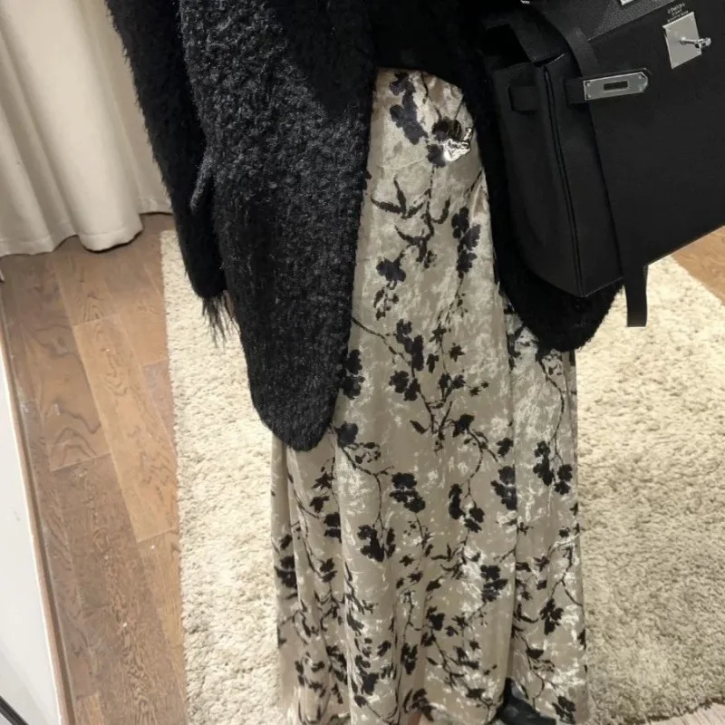 

2025 Spring New Elastic Waist Mid-length Gold Velvet Champagne Color A-line Skirt Casual Skirt