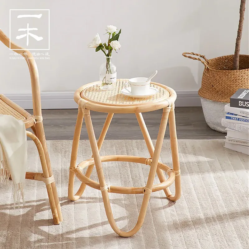 Coffee table ins sofa