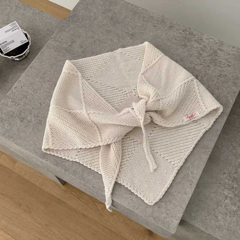 Koreanischer Wollmischschal für Damen, vielseitig einsetzbar für Herbst und Winter, warm und schützend für den Hals, gestrickter dreieckiger Schal. – Detail 6