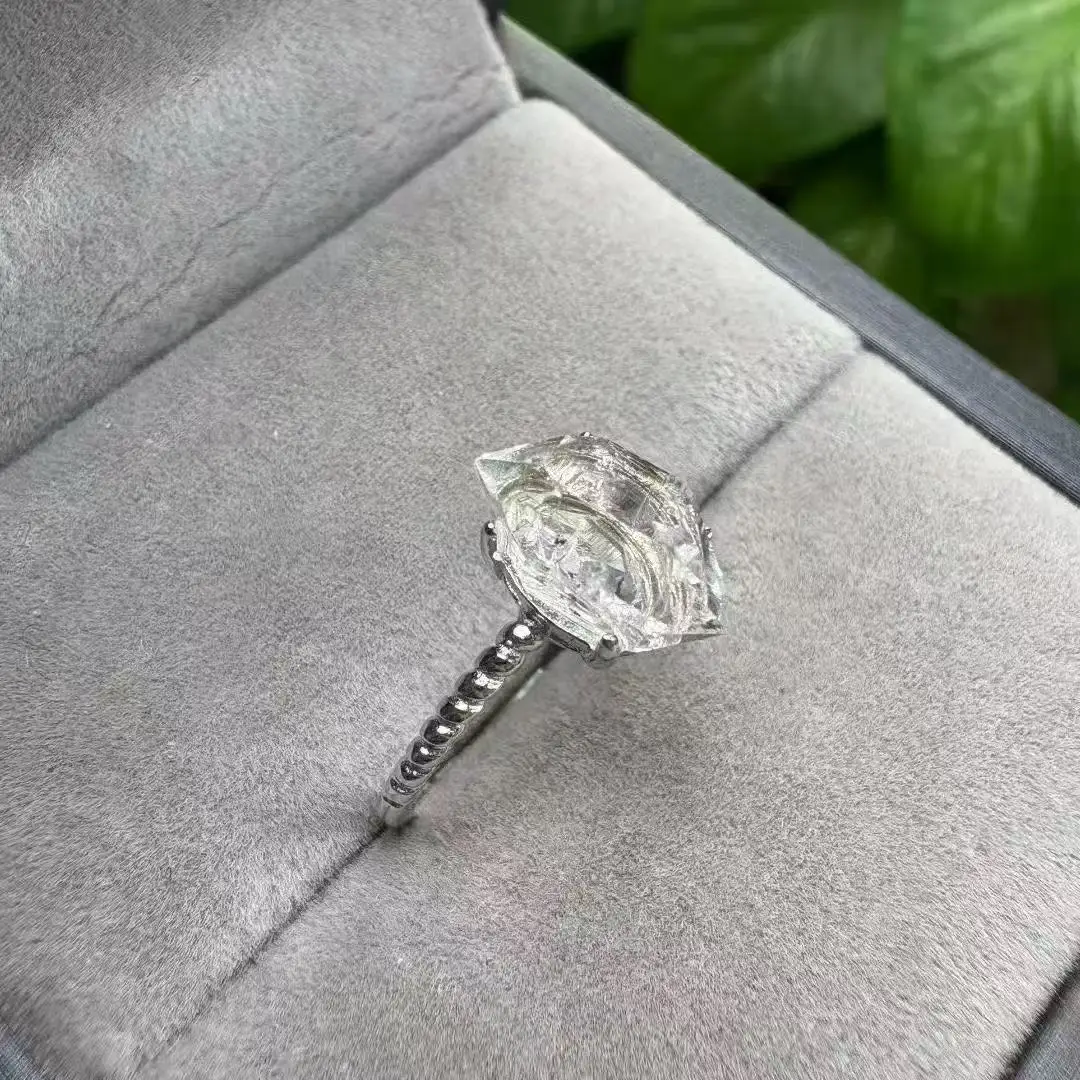 Image of Einzelstück aus 925er Silber mit heiß begehrtem natürlichem Herkimer-Diamant-Kristall, Heilring, zufällige Auswahl, als Schmuckgeschenk