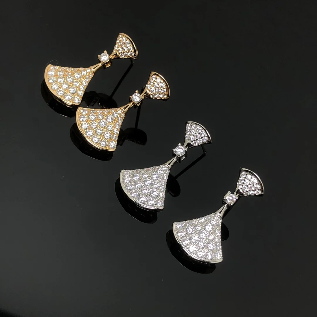 

Light luxury fashion fan-shaped small fan S925 sterling silver rose gold-plated full diamond skirt earrings earrings