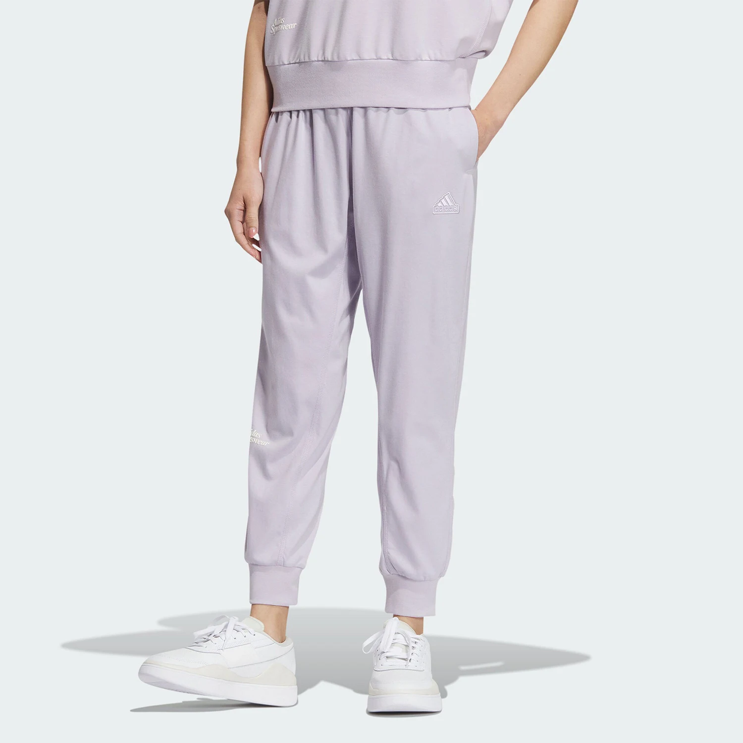 

Официальные женские укороченные брюки Adidas LOUNGE SILKY PT с манжетами IM8863