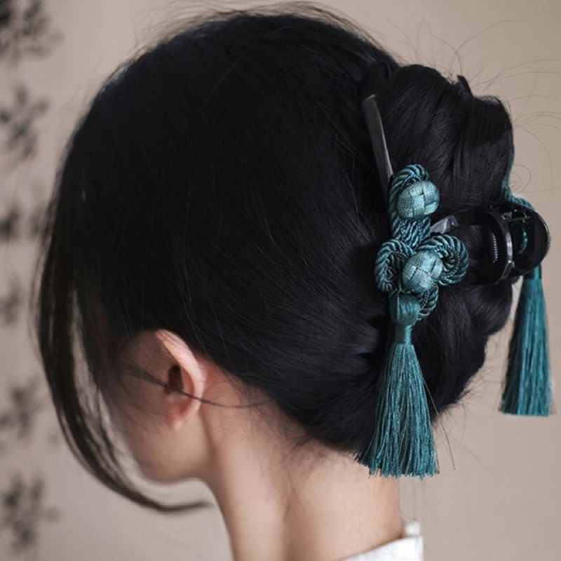New Chinese Ancient Style Hand Woven Tassel Acrylic Hair Clip Elegant Dignified Cheongsam Hanfu Braided Updo Hairpin for Women
