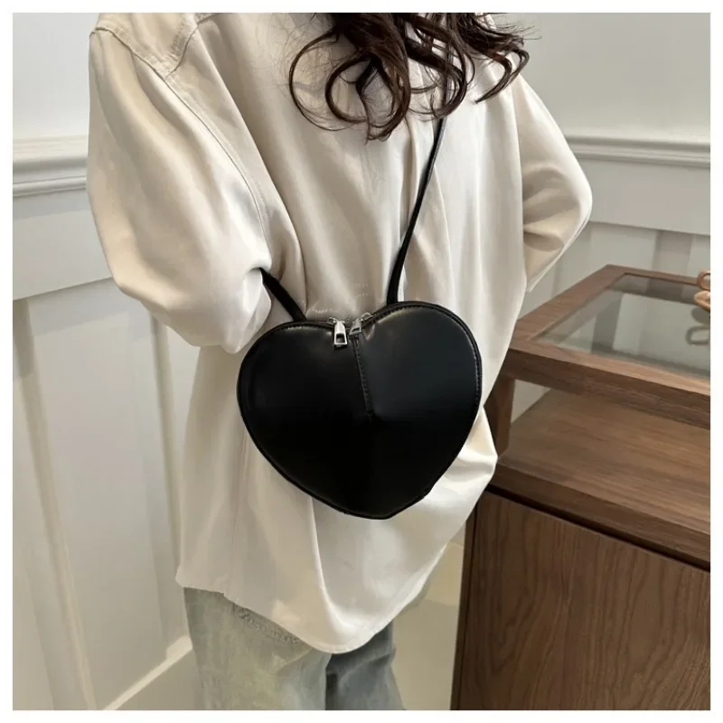 Peach Heart Cute Personality Tide Crossbody Women\'s Shoulder Bag 2024 New Fashion Subshell Love Solid Color Small Shoulder Bag