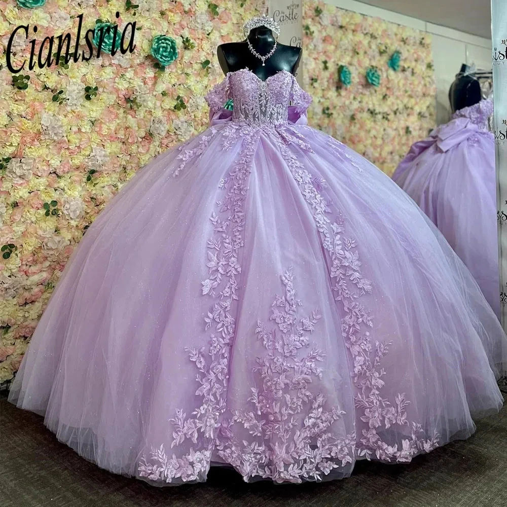 Vestido De baile De quinceañera con apliques De encaje, ilusión Lila, abalorios, lazo De cristal, hombros descubiertos, 15 Años