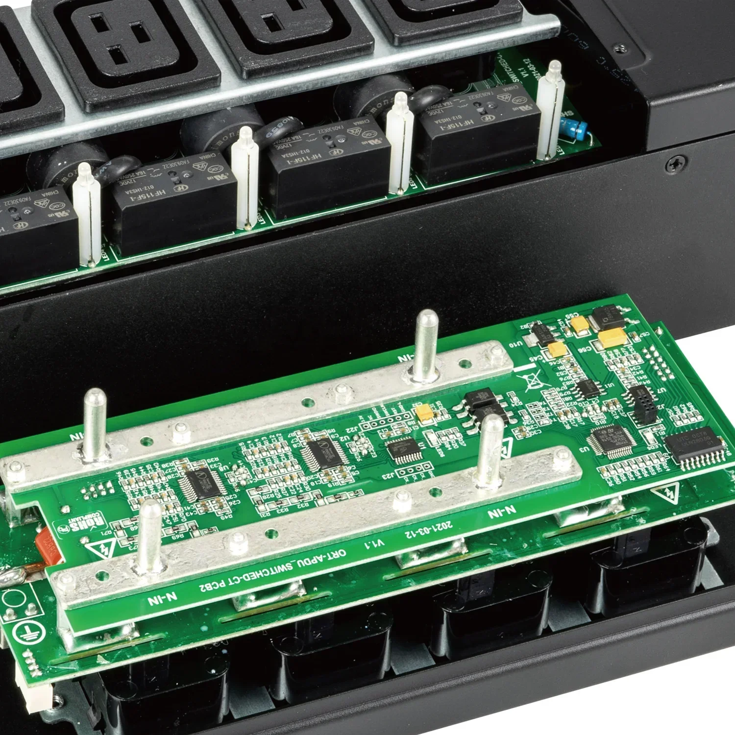 Iisted-equipo de distribu de Energie inteligente، 3 fases، 24 fuertos، 90kW، 415V، 125A، C19، enchufe PDU المبيعات الساخنة