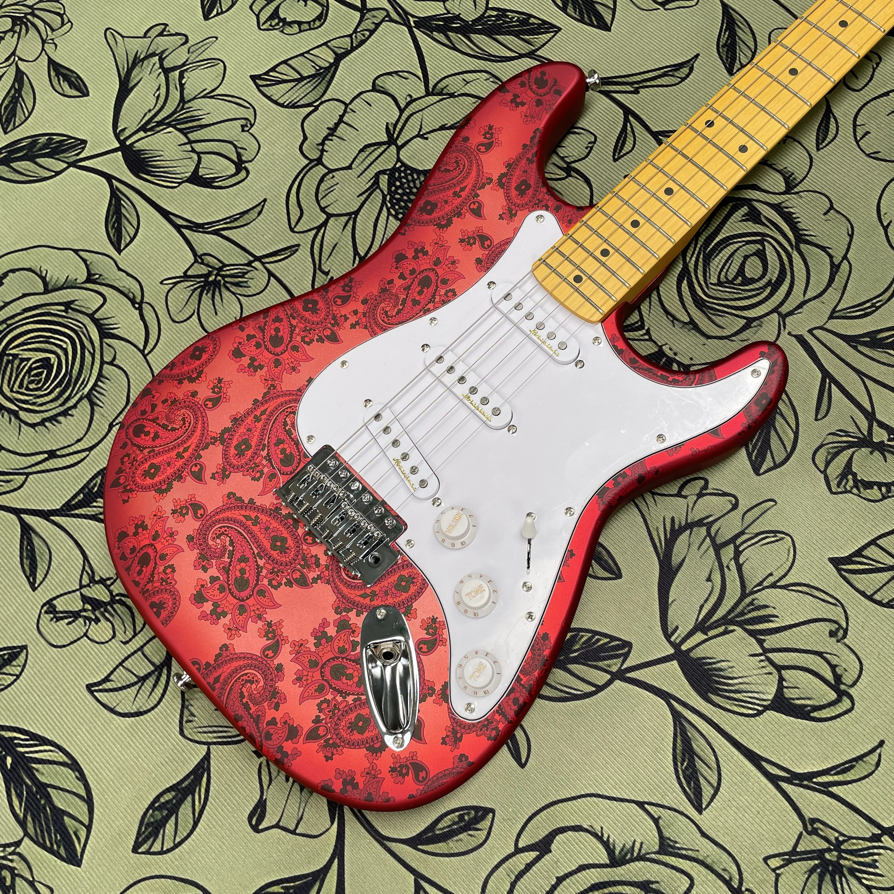 

Red waist flower 6-string electric guitar, Three single-coil pickupswith maple fingerboard guitars, pop rock electric guitarra