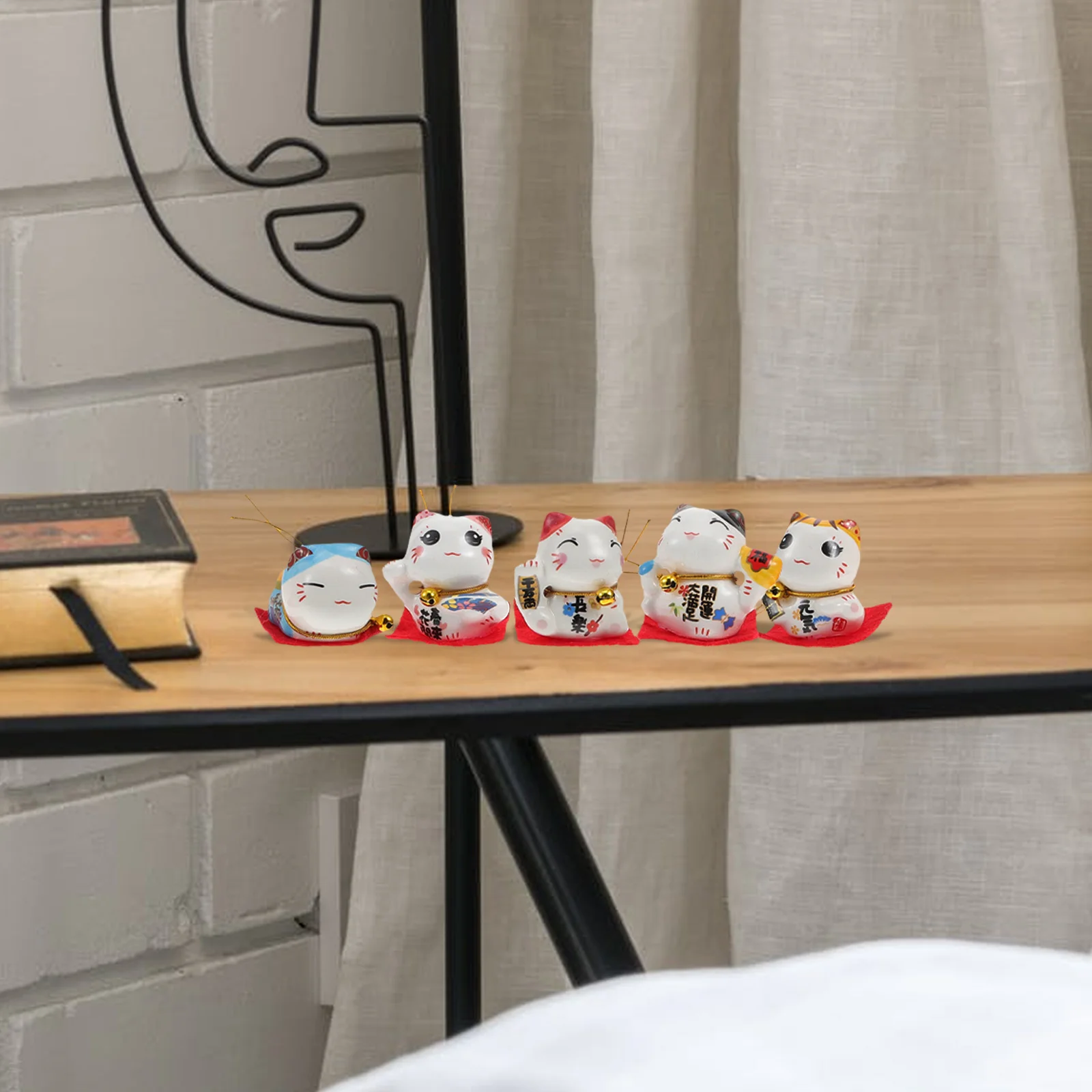 

Lovely Waving Arm Cat Statue Adornment Car Decor Attracts Wealth Smiling Face Exquisite Craftsmanship Figurines Luck