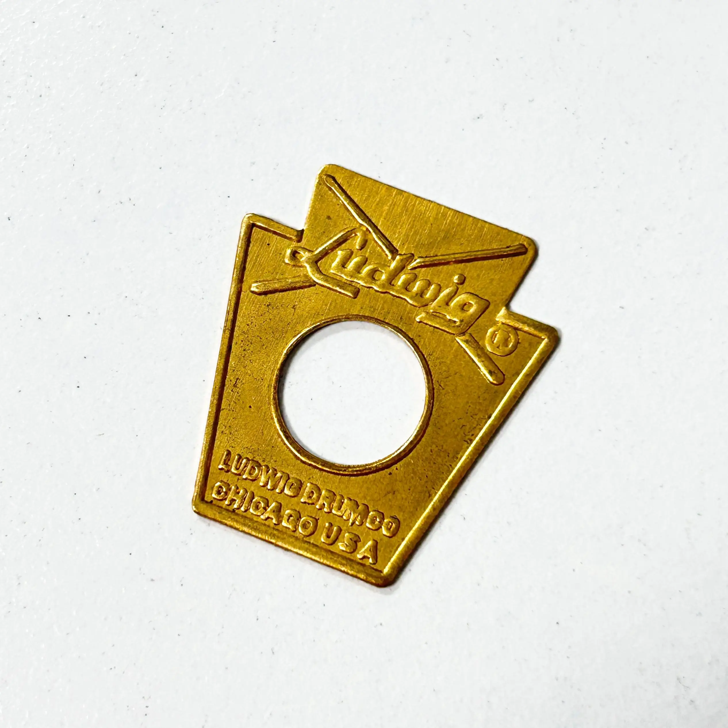 Оригинальный значок барабана Ludwig Keystone 1960-х годов — никелированная серебряная пластина с логотипом для малого барабана/бас-барабанов