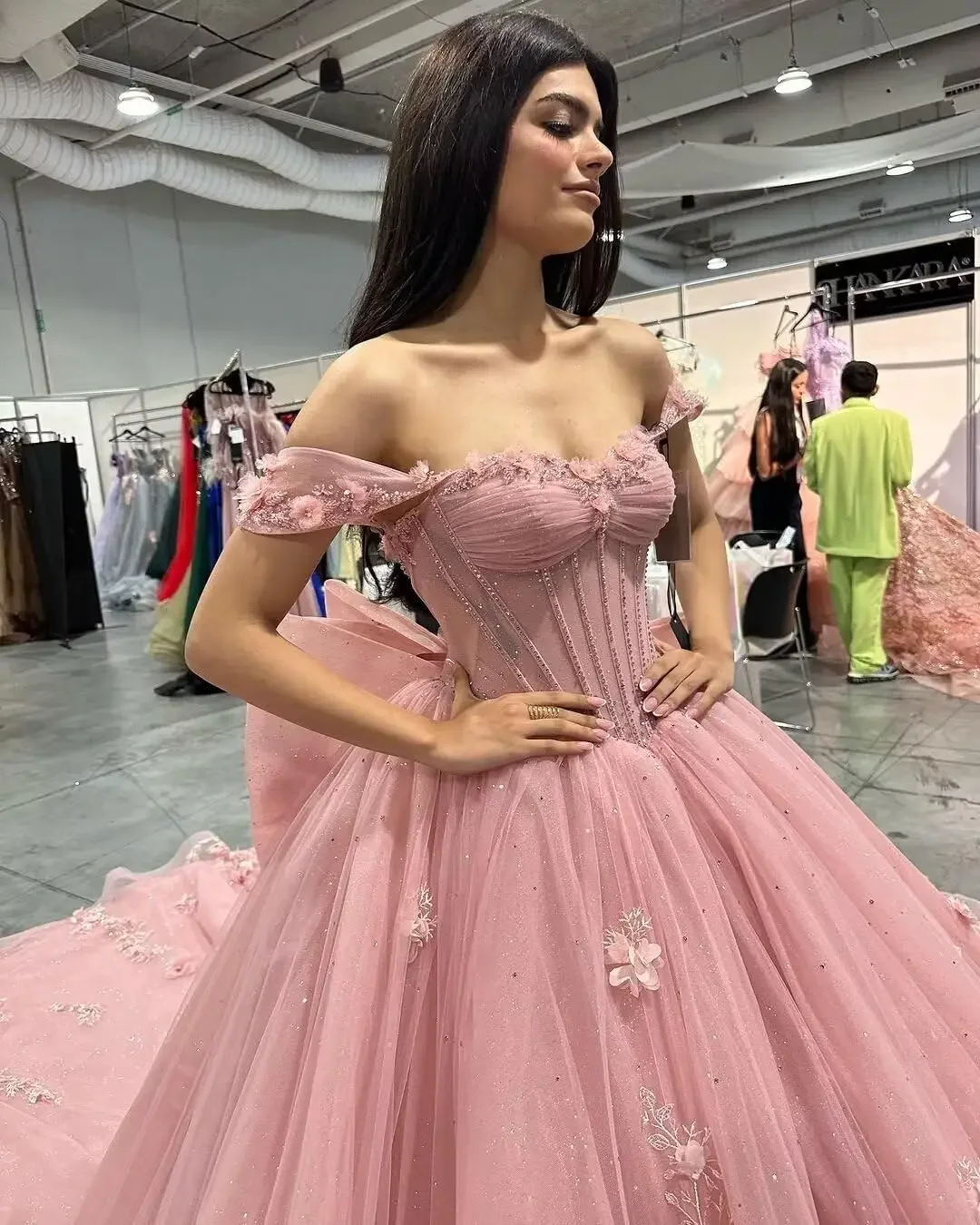 

Lace Beaded Party Gowns Off Shoudler Tulle Ball Gown for Sweet 15 16 Dresses 3D Floral Quinceanera Dresses