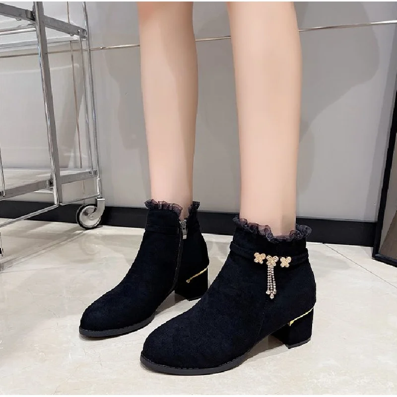 

2025 Elegant Style Winter Women's Boots, Pointed Toe Tassel Plush Lining Mid-Heel Short Boots, Butterfly Decorated Side Zipper