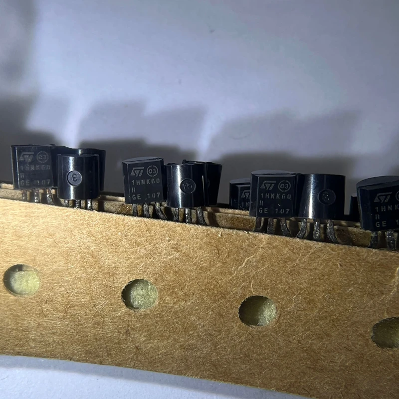 

10PCS/LOT 2SB895-R 2SD946B-S AN78L05 2SB1151-Y 2SC2274 PBYL3025CT