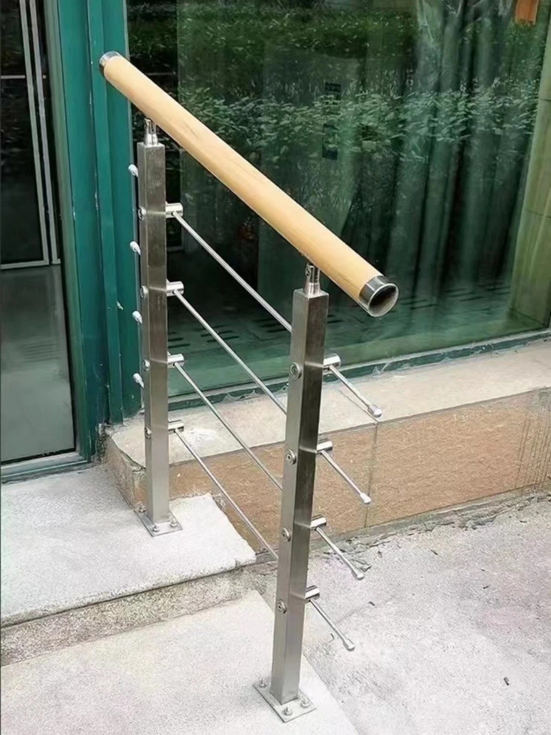A full set of 304 stainless steel column guardrails at the entrance of the home, courtyard for the elderly, children, staircase