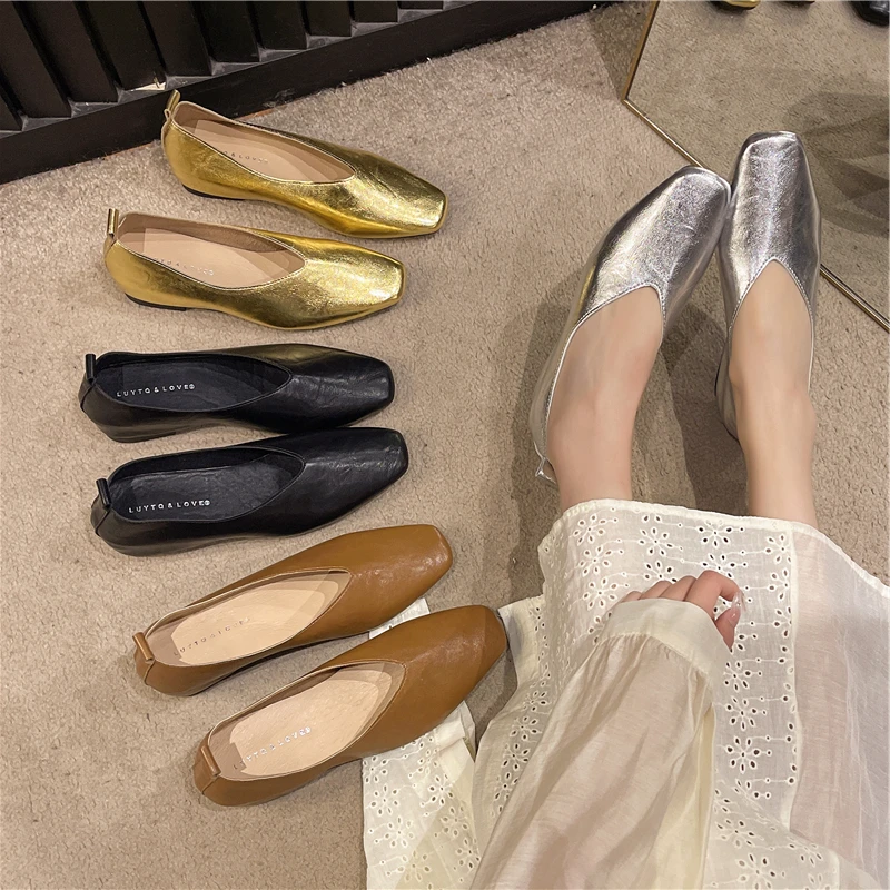 Damen-Ballerinas mit eckiger Zehenpartie, V-Ausschnitt, aus weichem Leder, zum Hineinschlüpfen, in Metallic-Gold- und Silberfarben, für das Büro. – Detail 2