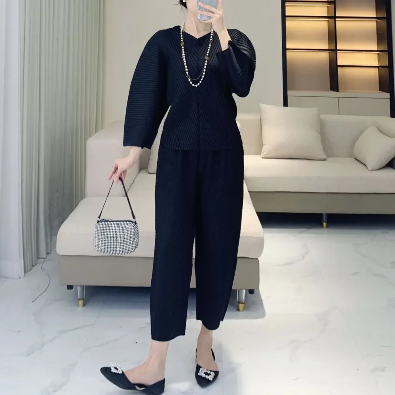 

Miyake 2025 Summer Pleated Fashion Solid Colour Folded Two Piece Set Women's V-Neck Long Sleeve Top + High Waisted Casual Pants