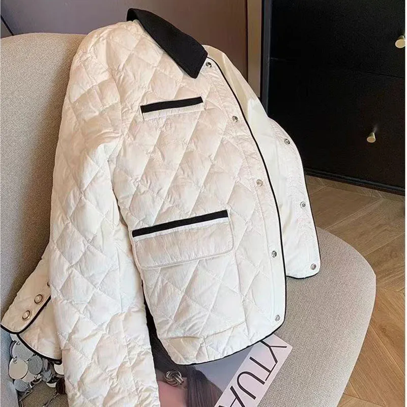เสื้อแจ็คเก็ตผ้าฝ้ายลายตารางเพชรคอปกฝรั่งเศสสำหรับผู้หญิง สไตล์ฤดูใบไม้ร่วงและฤดูหนาว มีสไตล์ หลวมและกระชับสัดส่วน เสื้อแจ็คเก็ตอุ่นๆ