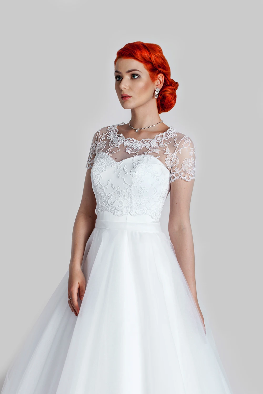 Elegant Short Sleeve Bridal Jackets Lace Applique Button Back Wedding Bolero For Evening Party Dresses Customized
