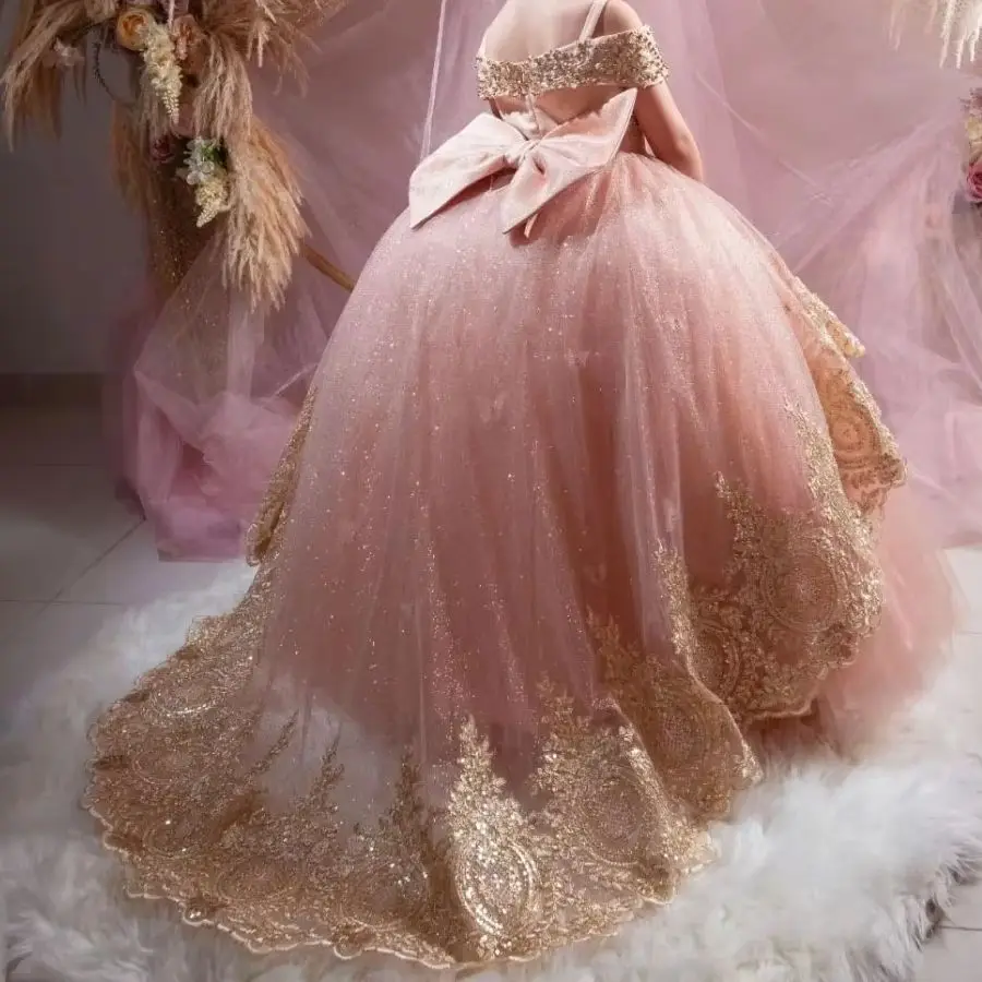 ชุดเดรสเด็กผู้หญิงสีชมพูแบบกำหนดเองสำหรับงานแต่งงาน ประดับโบว์ใหญ่ ลูกไม้ปักลาย สำหรับพิธีศีลมหาสนิทครั้งแรก งานวันเกิดเด็ก